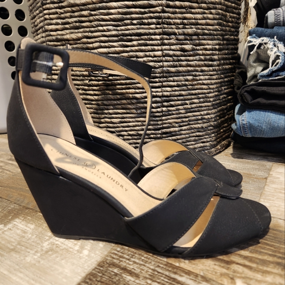 Black peep toe wedges